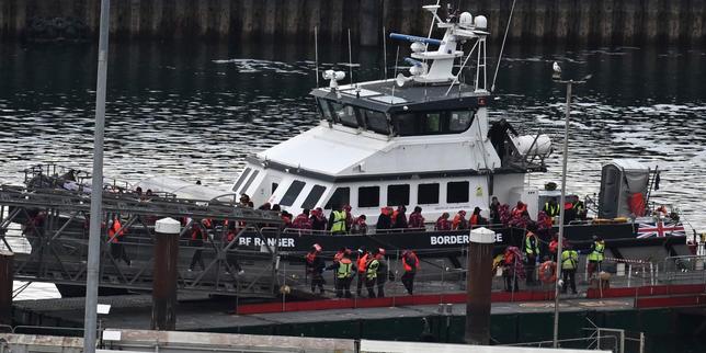 Immigration : Londres annonce avoir arrêté les premières personnes sous le coup du traité franco-britannique