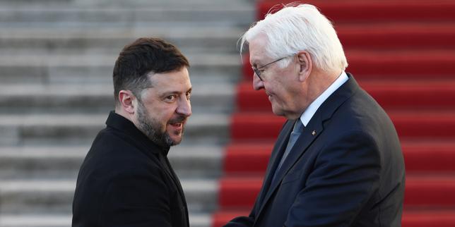 EN DIRECT, guerre en Ukraine : après sa réunion avec les négociateurs américains, Volodymyr Zelensky rencontrera lundi des responsables européens